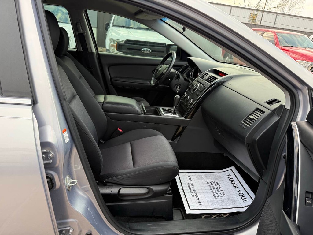 Mazda CX-9 Vehicle Full-screen Gallery Image 10