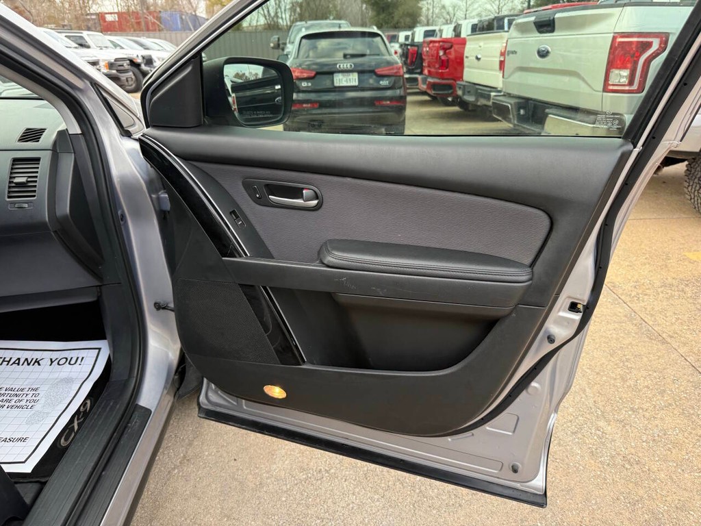 Mazda CX-9 Vehicle Full-screen Gallery Image 11