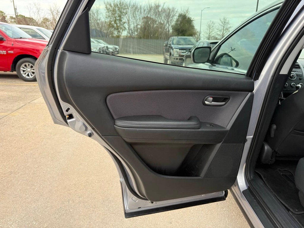 Mazda CX-9 Vehicle Full-screen Gallery Image 15