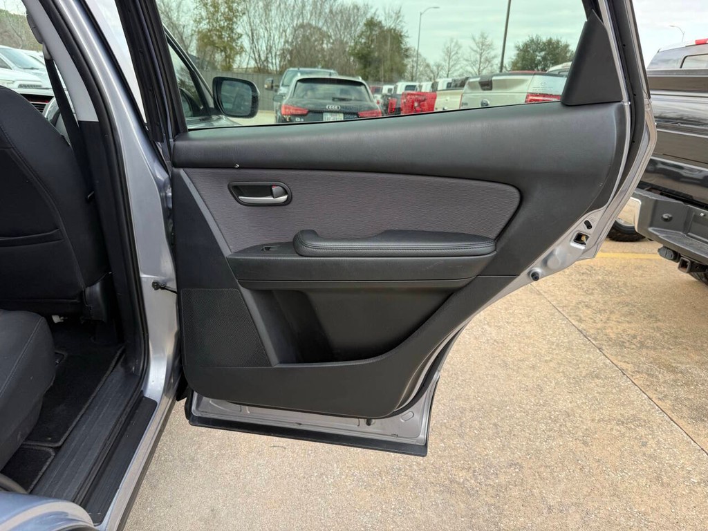 Mazda CX-9 Vehicle Full-screen Gallery Image 18