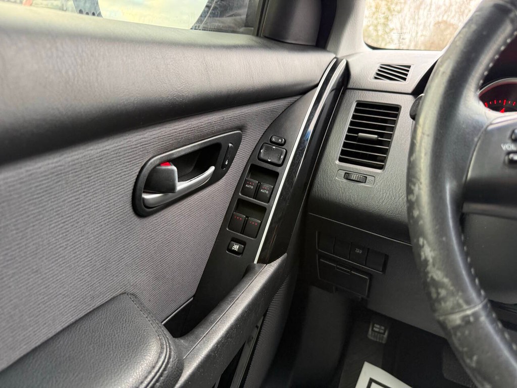 Mazda CX-9 Vehicle Full-screen Gallery Image 31