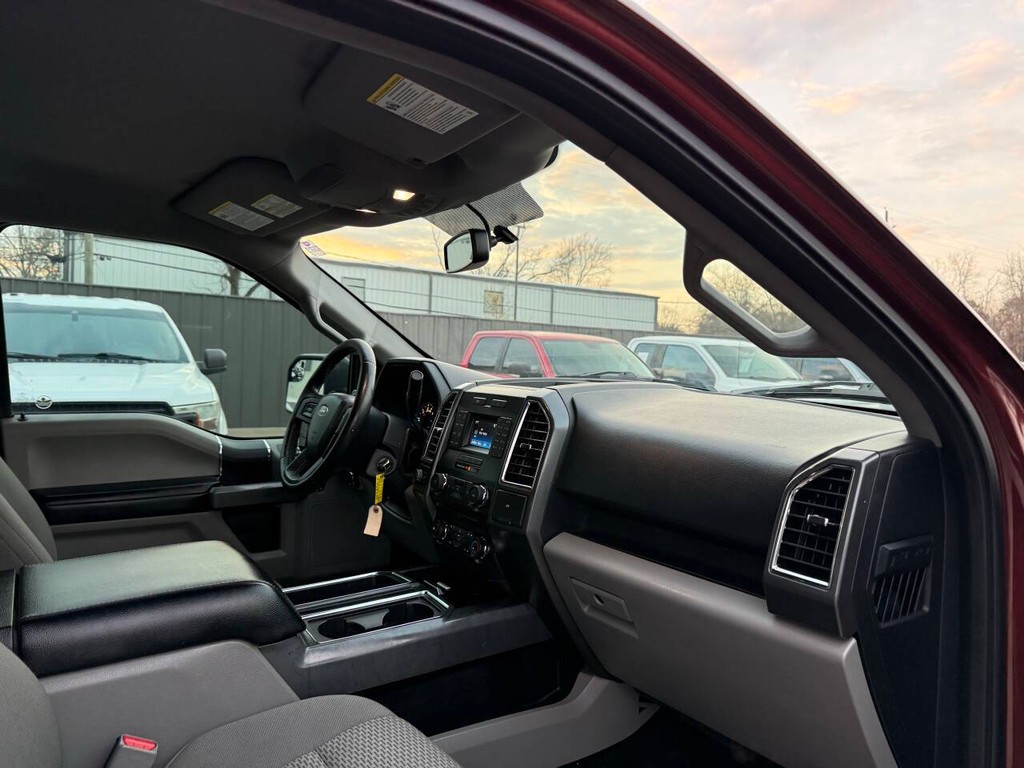 Ford F-150 Vehicle Full-screen Gallery Image 09