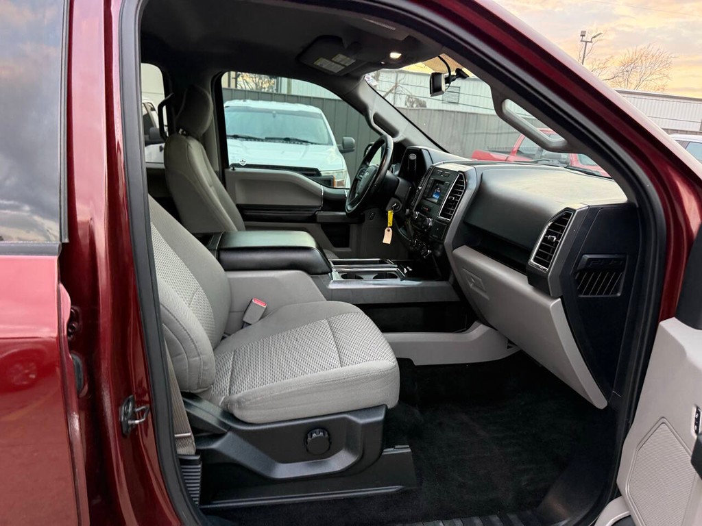 Ford F-150 Vehicle Full-screen Gallery Image 10