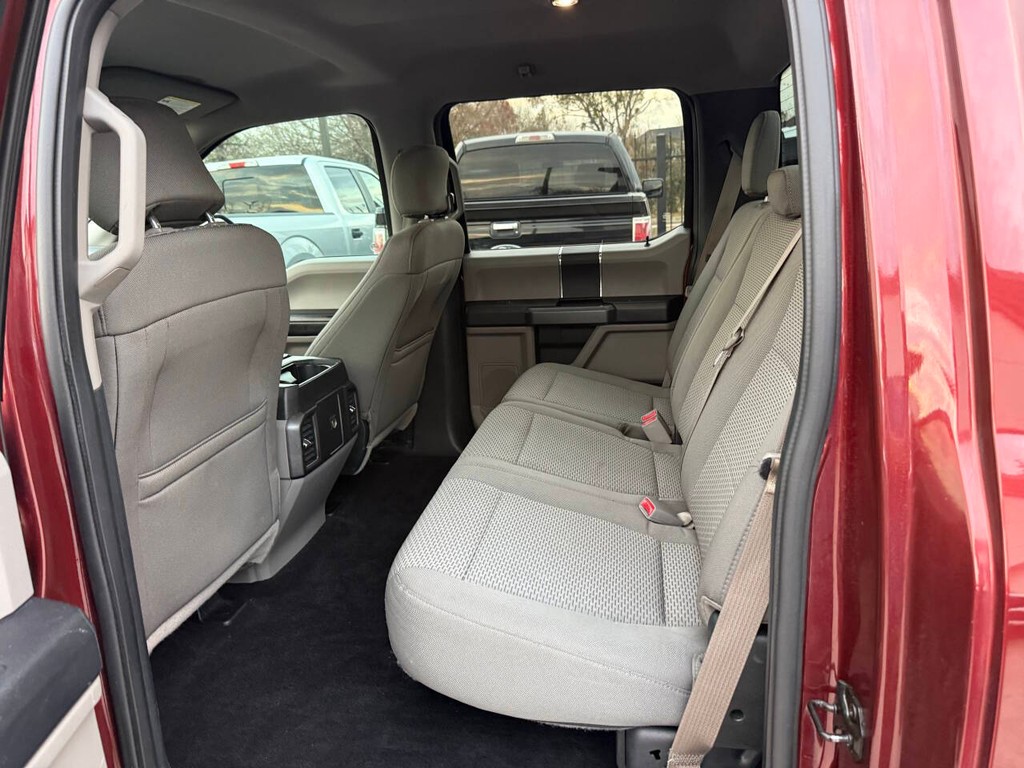 Ford F-150 Vehicle Full-screen Gallery Image 13