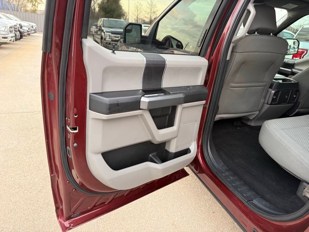 Ford F-150 Vehicle Full-screen Gallery Image 14