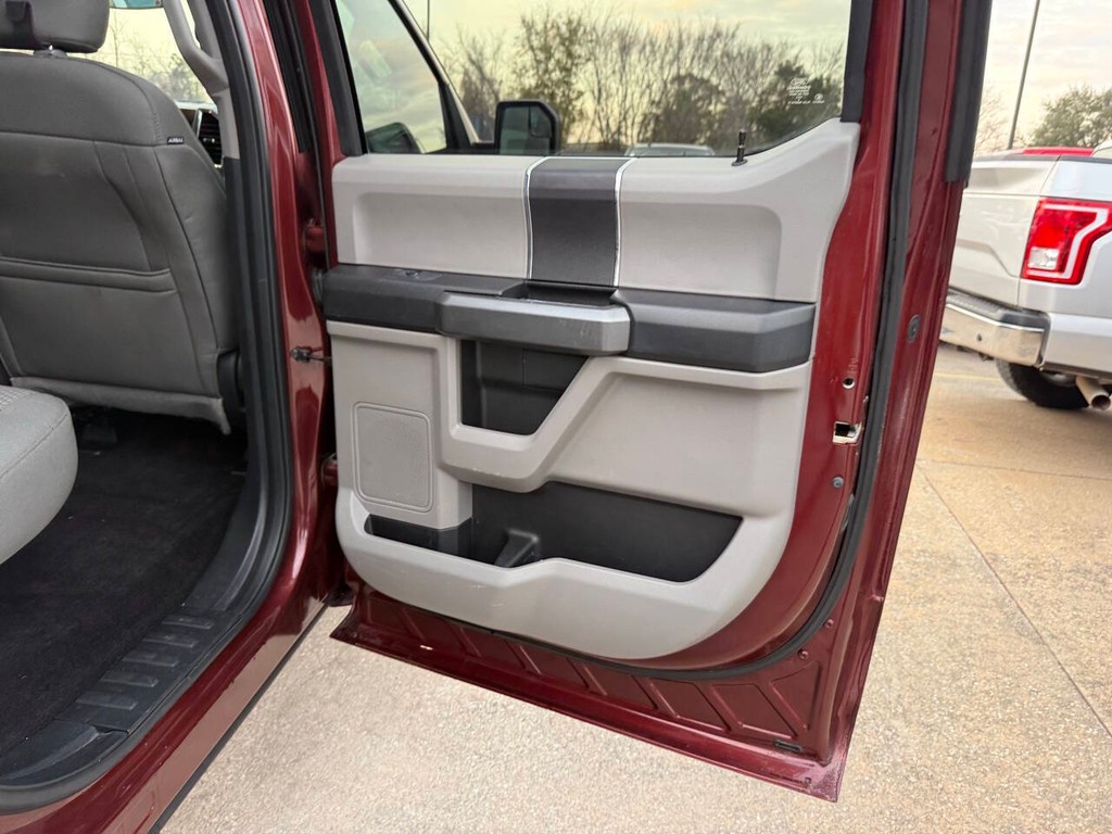 Ford F-150 Vehicle Full-screen Gallery Image 16