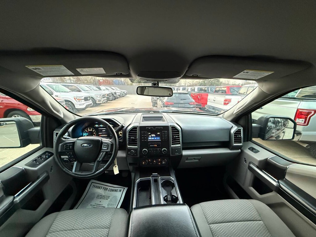 Ford F-150 Vehicle Full-screen Gallery Image 18