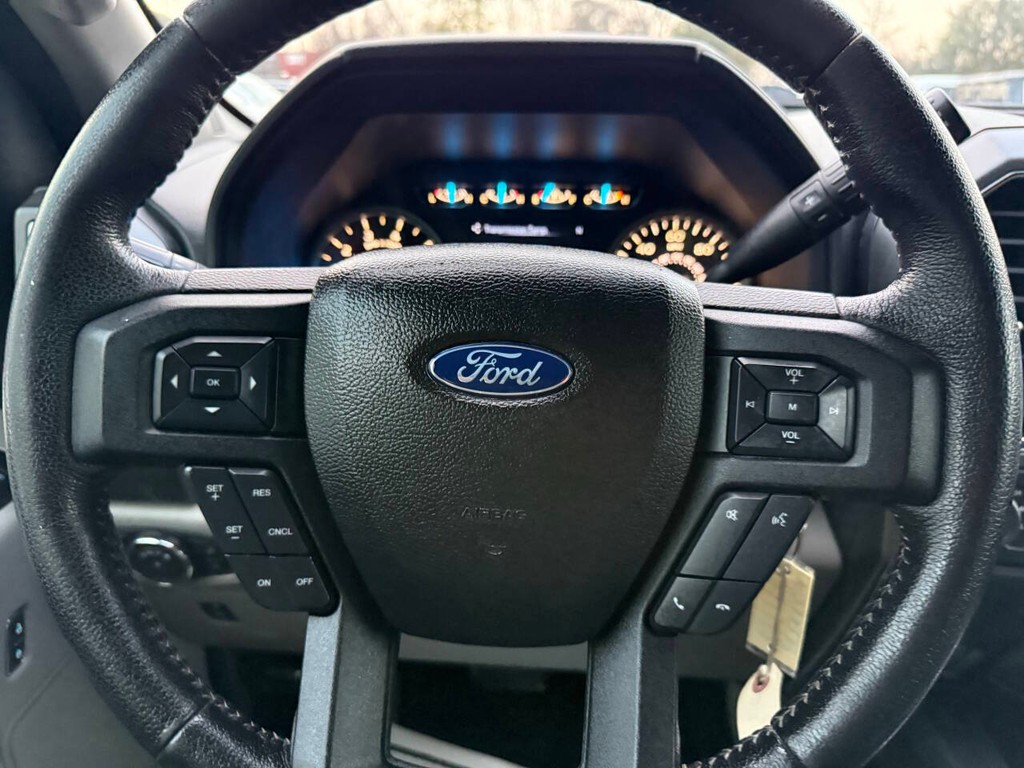 Ford F-150 Vehicle Full-screen Gallery Image 23