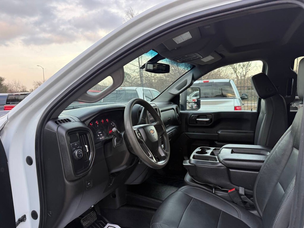 Chevrolet Silverado 3500HD Vehicle Full-screen Gallery Image 06