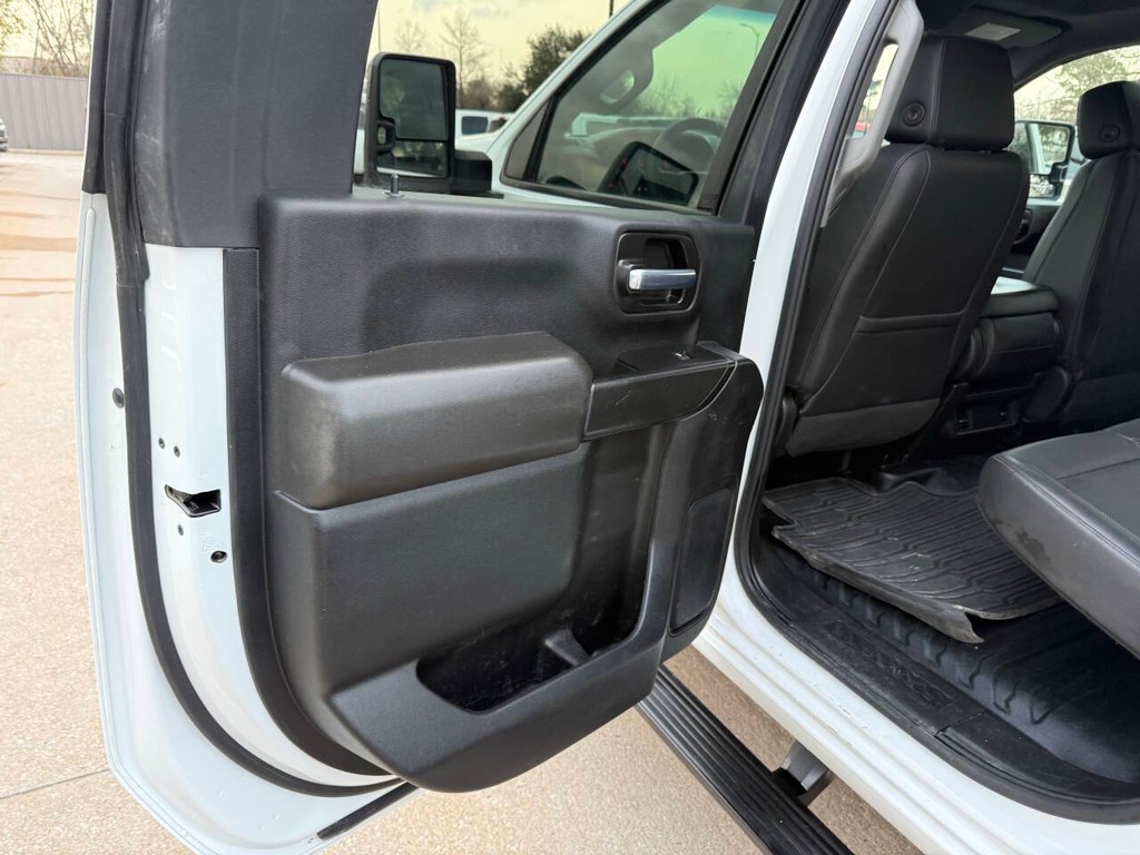 Chevrolet Silverado 3500HD Vehicle Full-screen Gallery Image 14