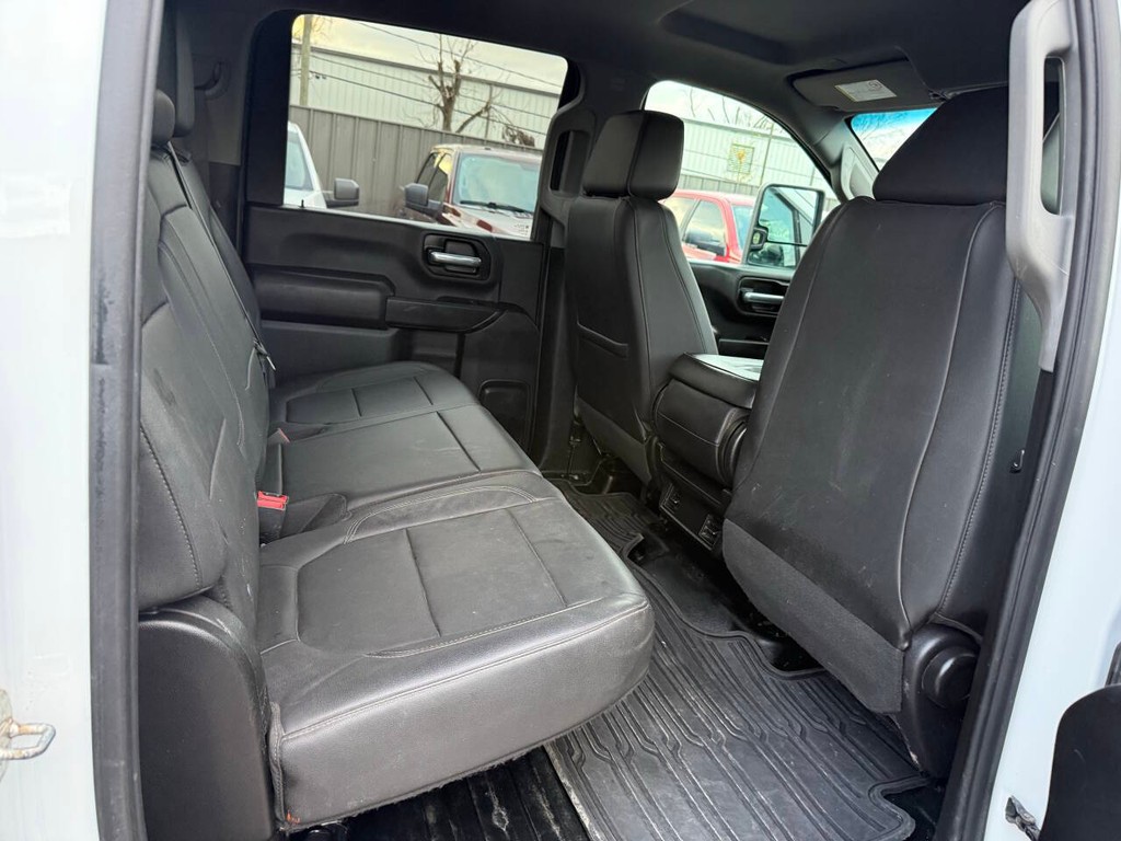 Chevrolet Silverado 3500HD Vehicle Full-screen Gallery Image 15