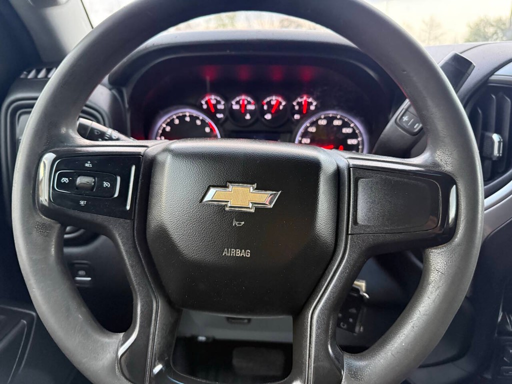 Chevrolet Silverado 3500HD Vehicle Full-screen Gallery Image 23