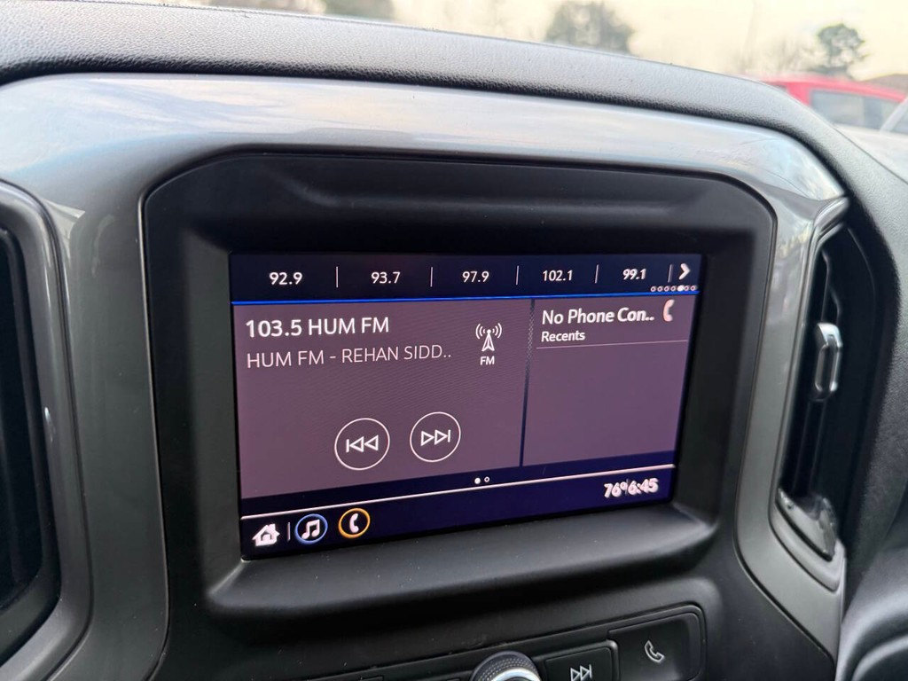 Chevrolet Silverado 3500HD Vehicle Full-screen Gallery Image 25