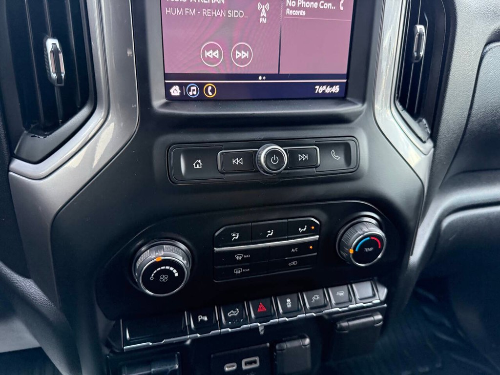 Chevrolet Silverado 3500HD Vehicle Full-screen Gallery Image 27