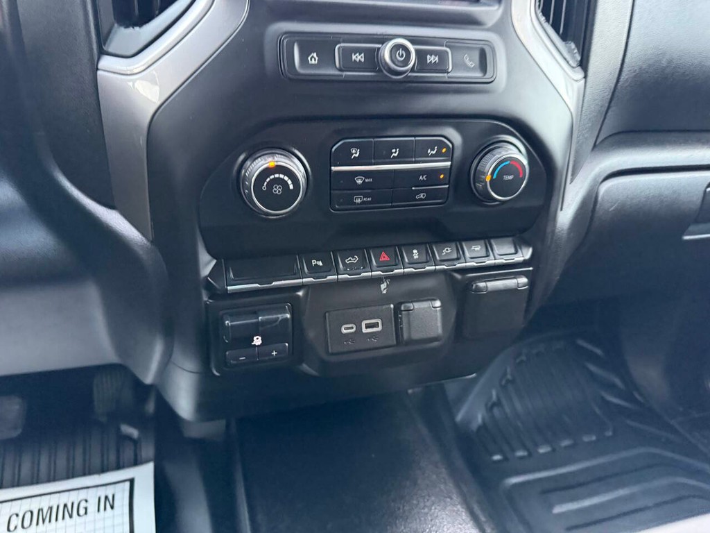 Chevrolet Silverado 3500HD Vehicle Full-screen Gallery Image 28