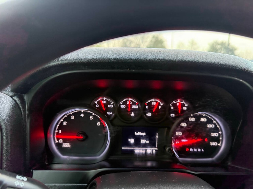 Chevrolet Silverado 3500HD Vehicle Full-screen Gallery Image 31