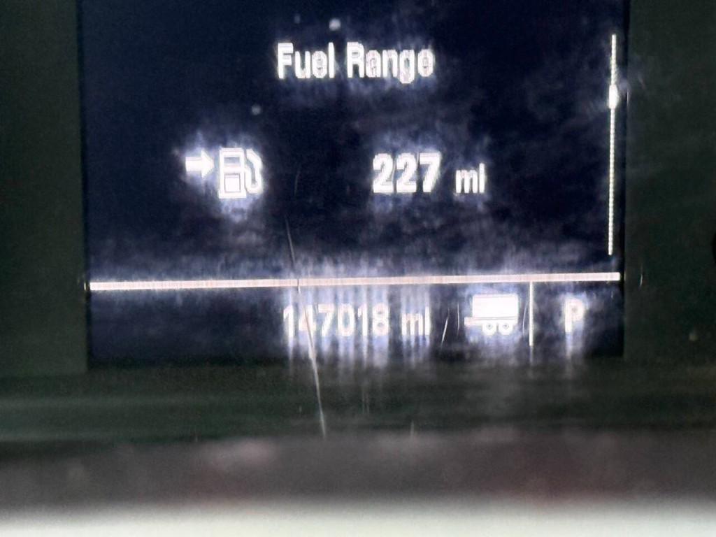 Chevrolet Silverado 3500HD Vehicle Full-screen Gallery Image 32