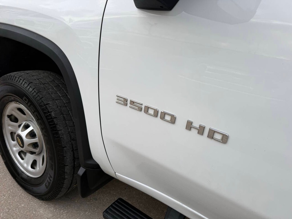 Chevrolet Silverado 3500HD Vehicle Full-screen Gallery Image 36