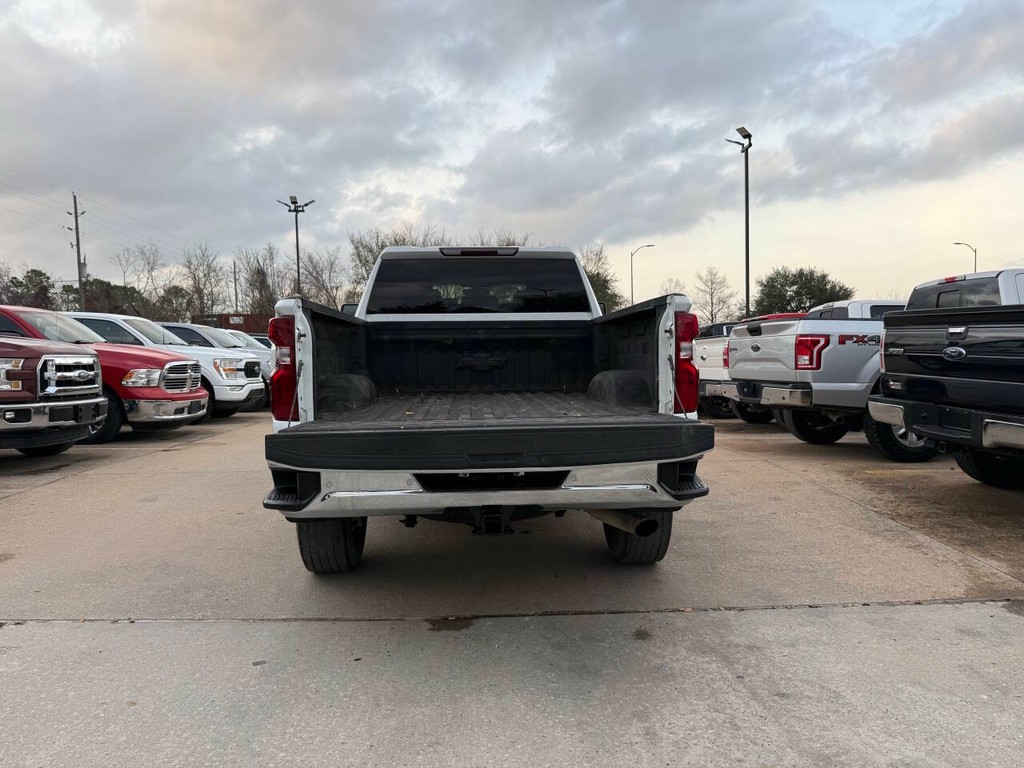 Chevrolet Silverado 3500HD Vehicle Full-screen Gallery Image 37