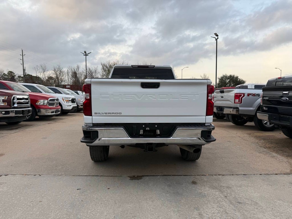 Chevrolet Silverado 3500HD Vehicle Full-screen Gallery Image 38