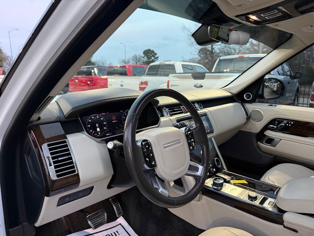 Land Rover Range Rover Vehicle Full-screen Gallery Image 06