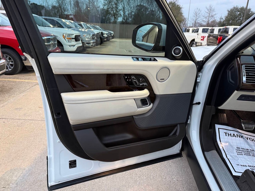 Land Rover Range Rover Vehicle Full-screen Gallery Image 08