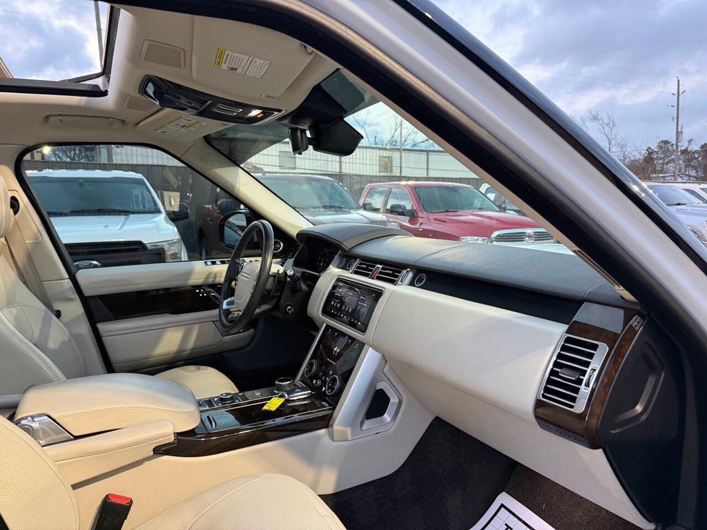 Land Rover Range Rover Vehicle Full-screen Gallery Image 09