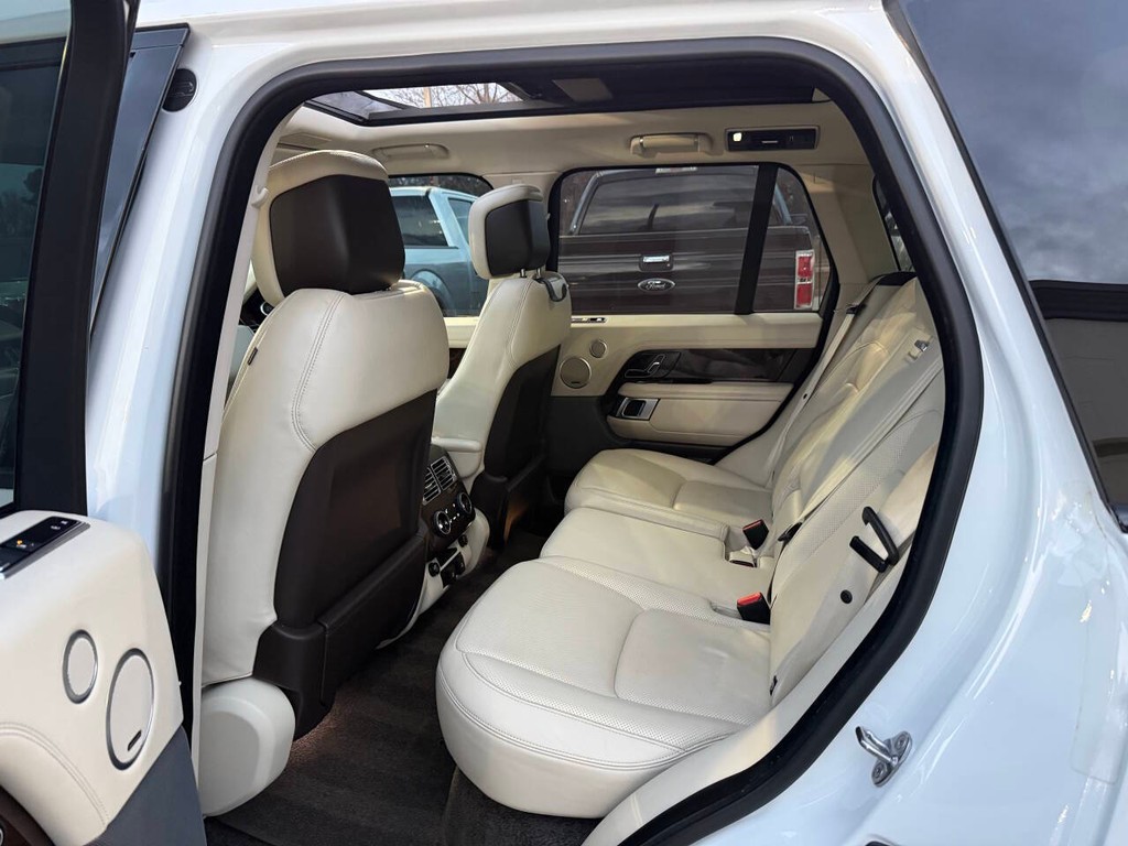 Land Rover Range Rover Vehicle Full-screen Gallery Image 13