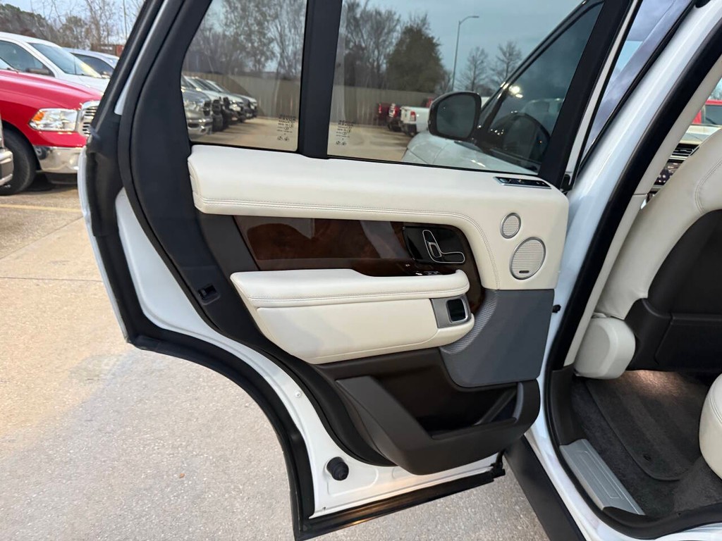 Land Rover Range Rover Vehicle Full-screen Gallery Image 14