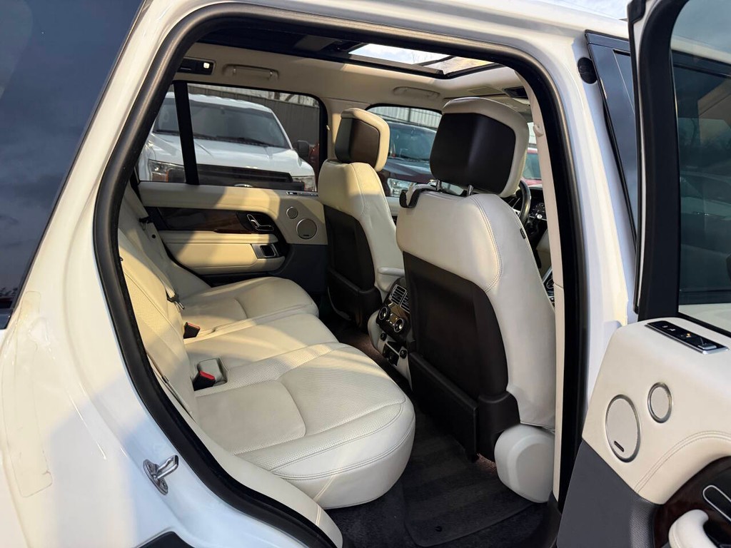 Land Rover Range Rover Vehicle Full-screen Gallery Image 15