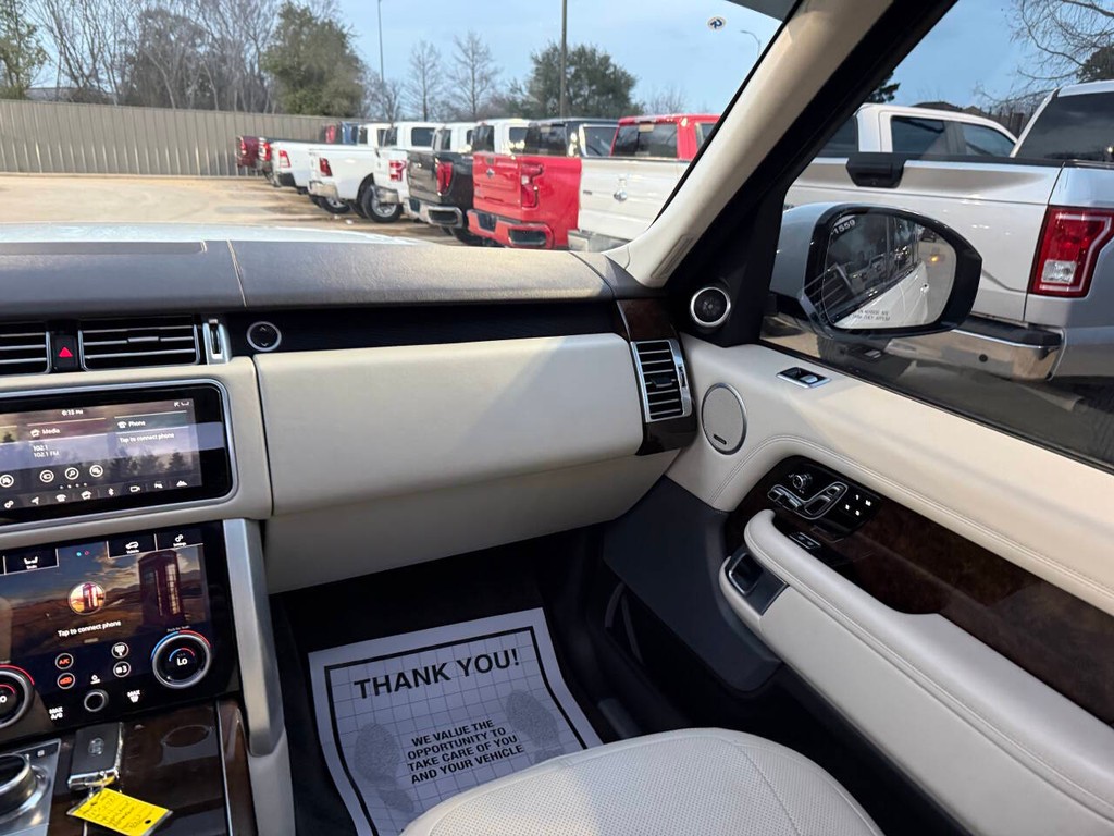 Land Rover Range Rover Vehicle Full-screen Gallery Image 20