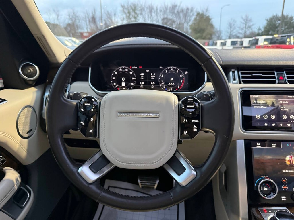 Land Rover Range Rover Vehicle Full-screen Gallery Image 22