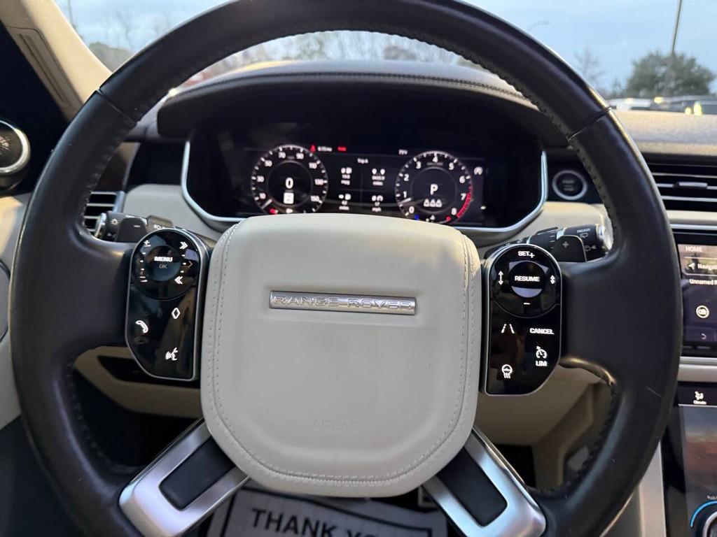 Land Rover Range Rover Vehicle Full-screen Gallery Image 23