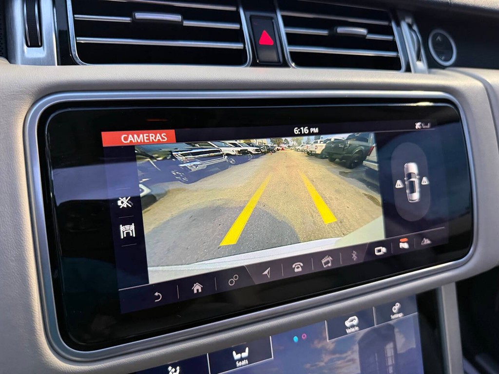 Land Rover Range Rover Vehicle Full-screen Gallery Image 26