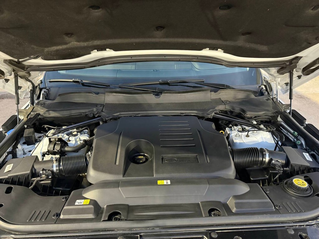 Land Rover Range Rover Vehicle Full-screen Gallery Image 36