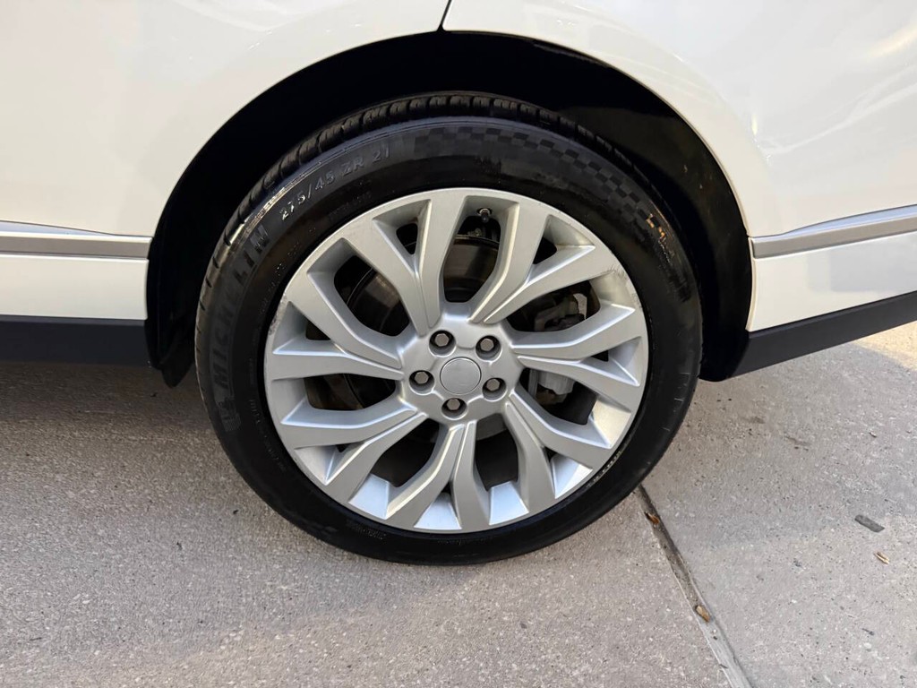 Land Rover Range Rover Vehicle Full-screen Gallery Image 37