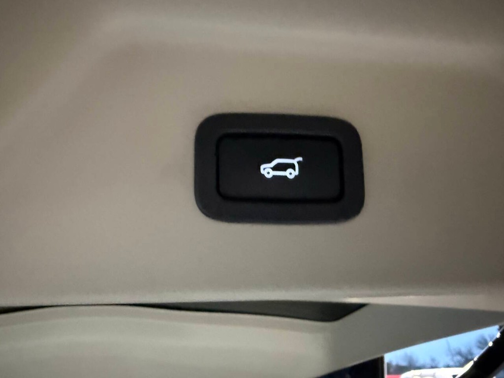 Land Rover Range Rover Vehicle Full-screen Gallery Image 40