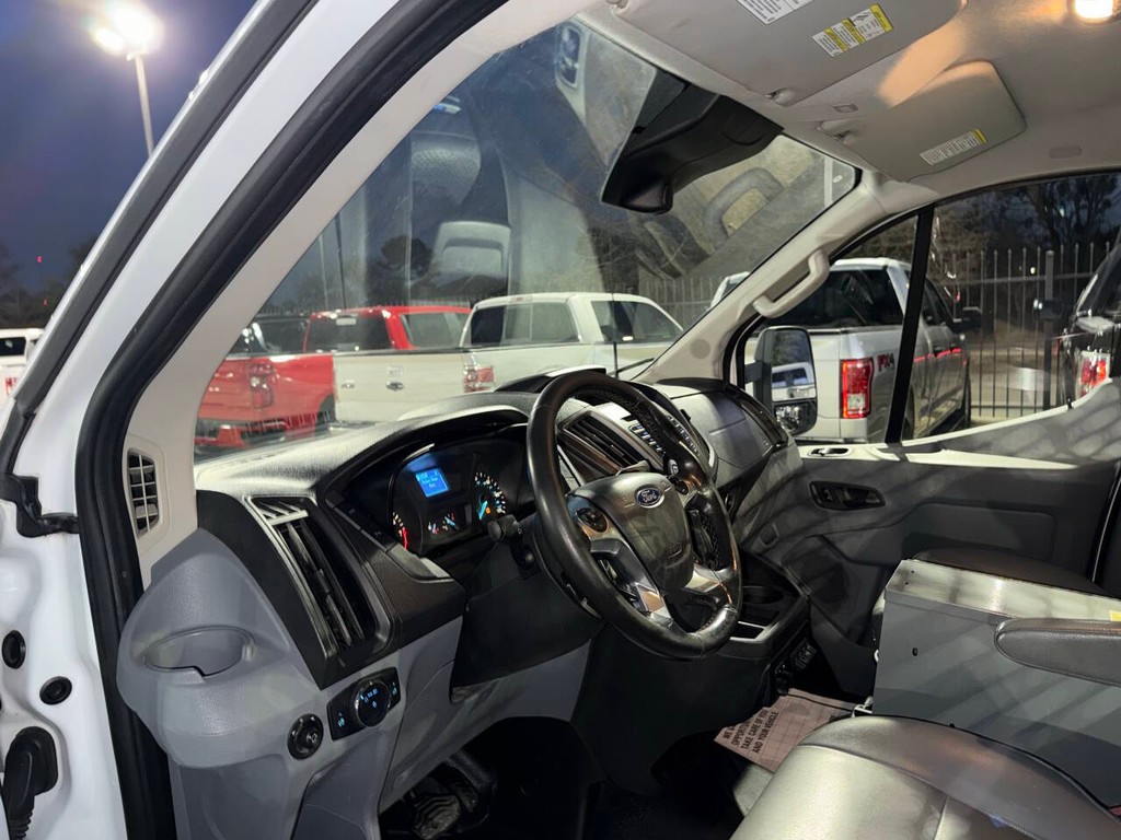 Ford Transit Van Vehicle Full-screen Gallery Image 06