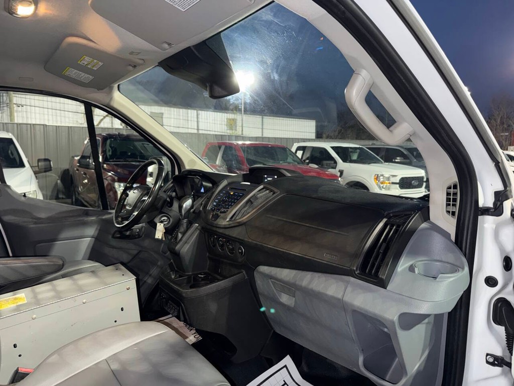 Ford Transit Van Vehicle Full-screen Gallery Image 09