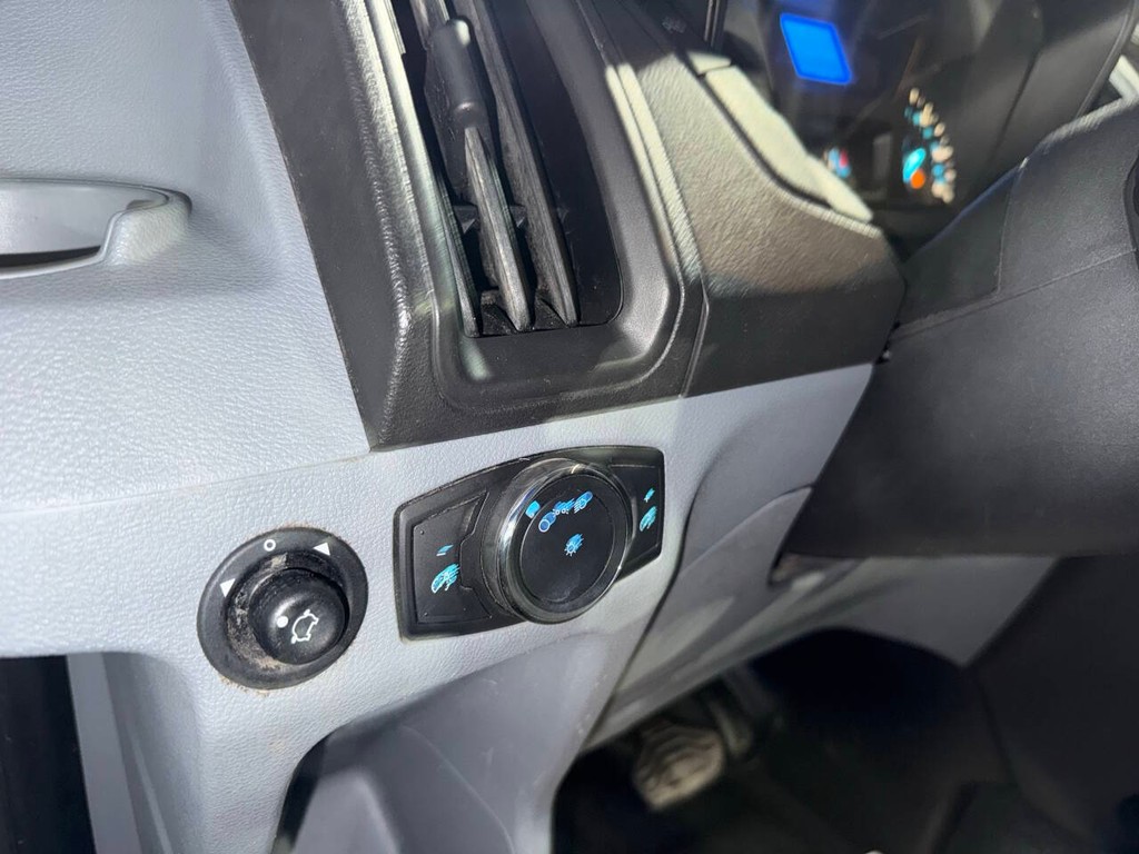 Ford Transit Van Vehicle Full-screen Gallery Image 23