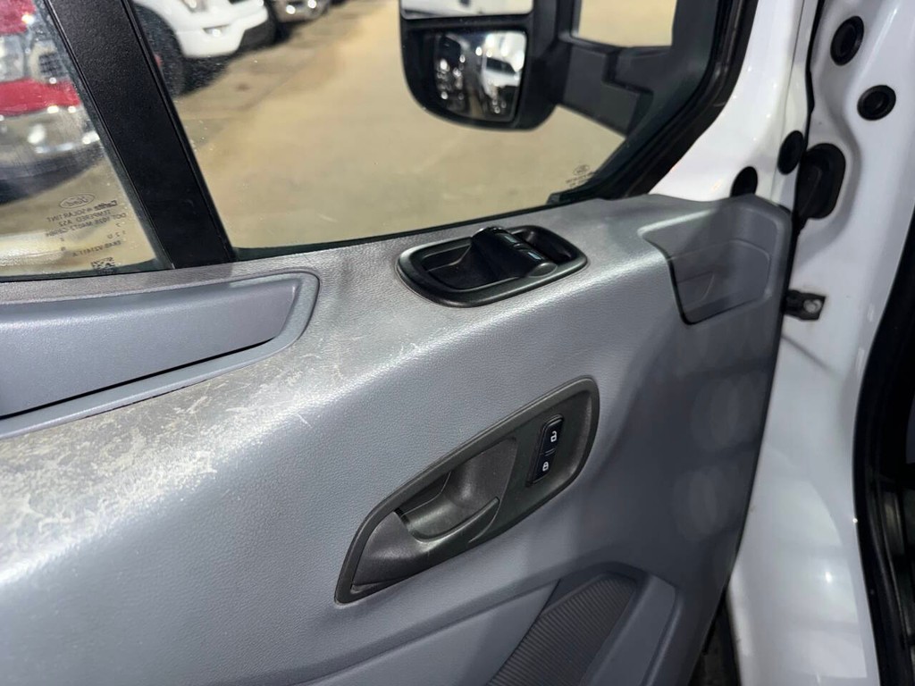 Ford Transit Van Vehicle Full-screen Gallery Image 24