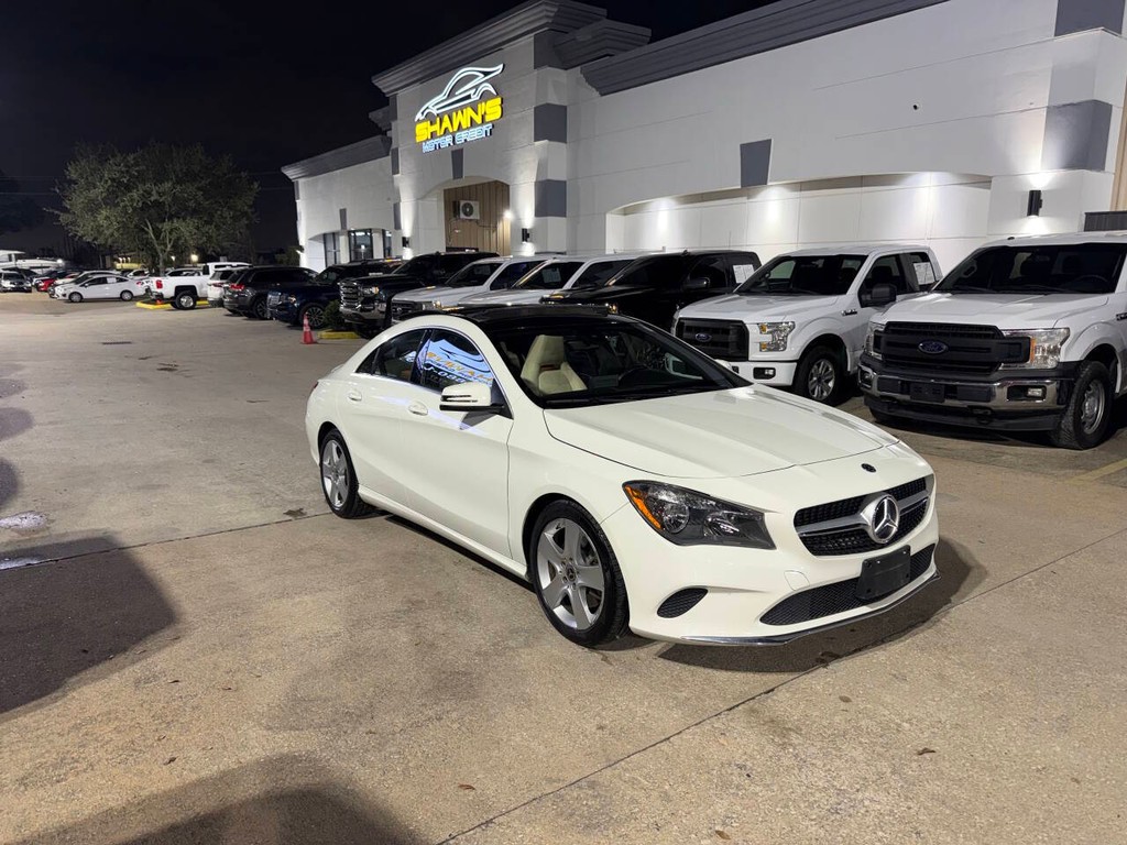 Mercedes-Benz CLA Vehicle Full-screen Gallery Image 02