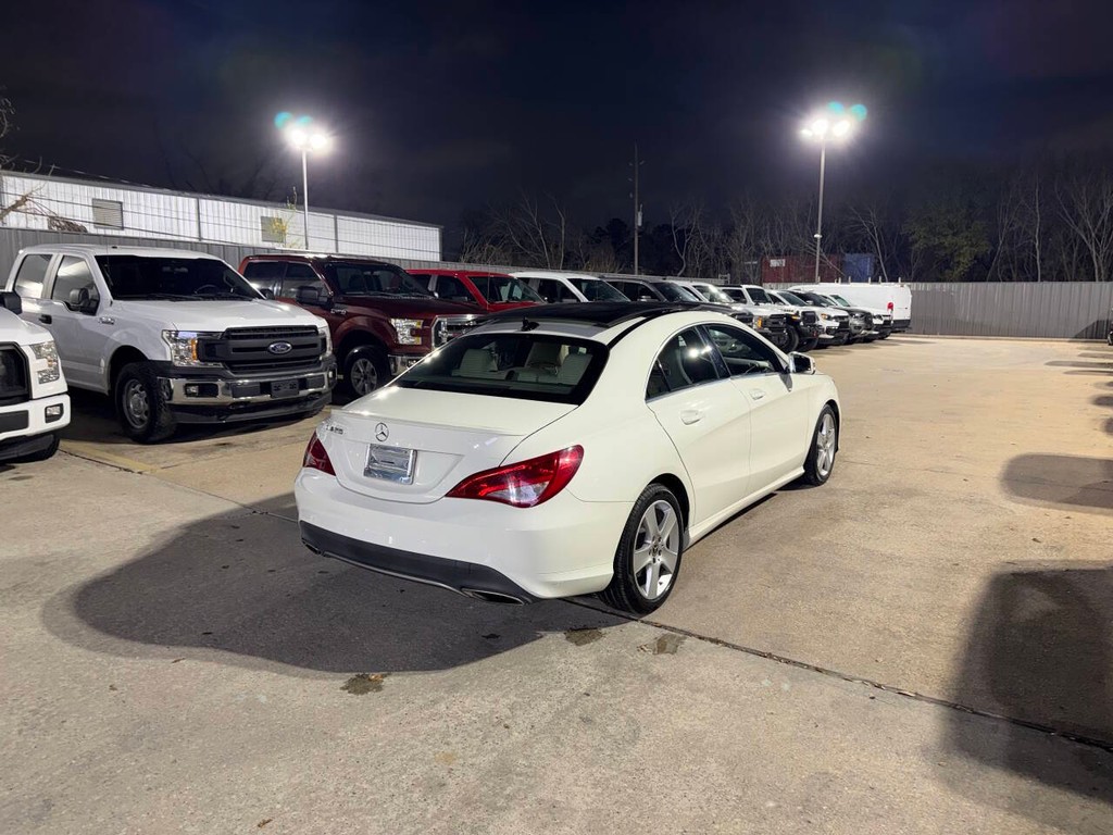 Mercedes-Benz CLA Vehicle Full-screen Gallery Image 05