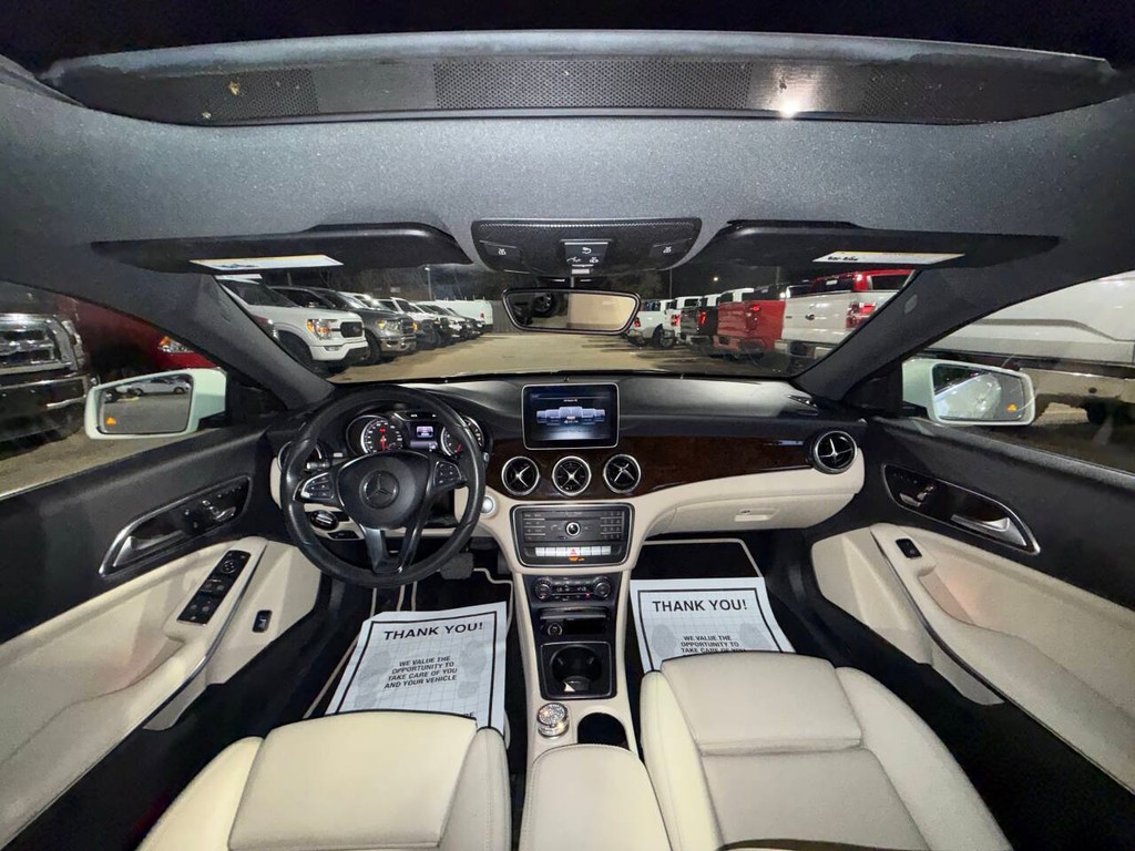 Mercedes-Benz CLA Vehicle Full-screen Gallery Image 18