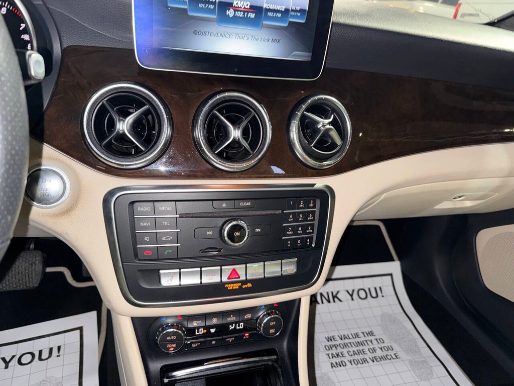 Mercedes-Benz CLA Vehicle Full-screen Gallery Image 26