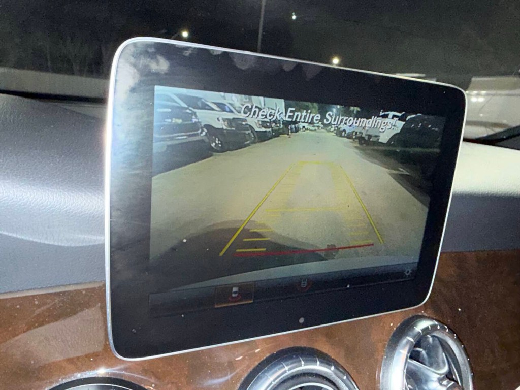 Mercedes-Benz CLA Vehicle Full-screen Gallery Image 28