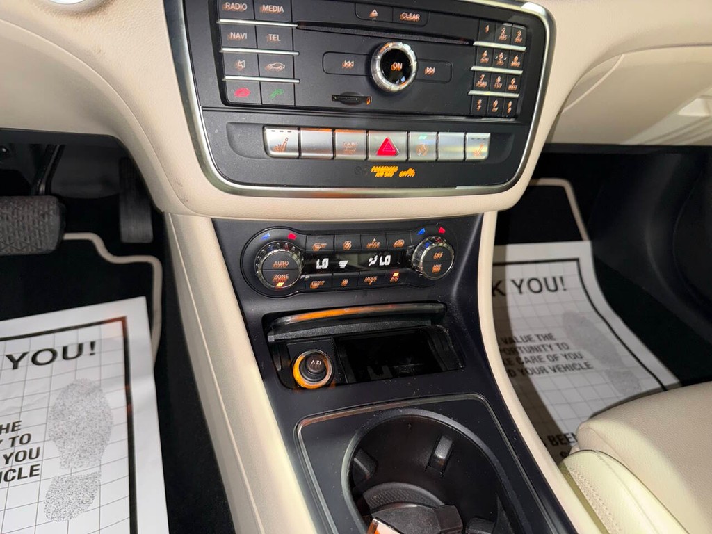 Mercedes-Benz CLA Vehicle Full-screen Gallery Image 29