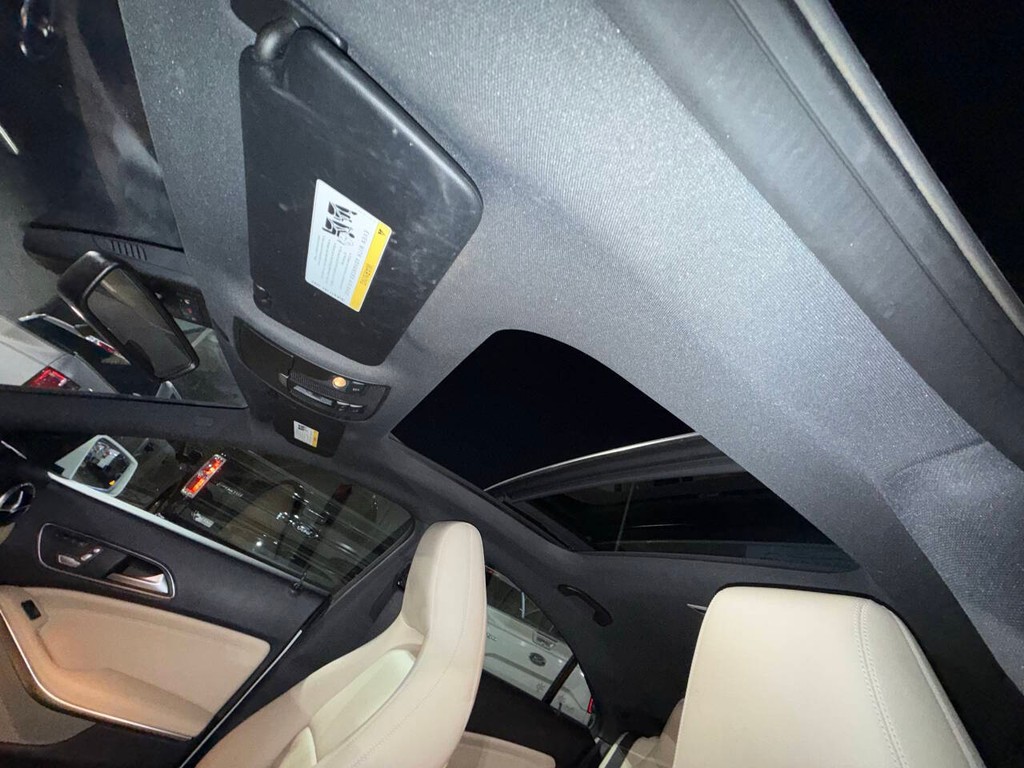 Mercedes-Benz CLA Vehicle Full-screen Gallery Image 32