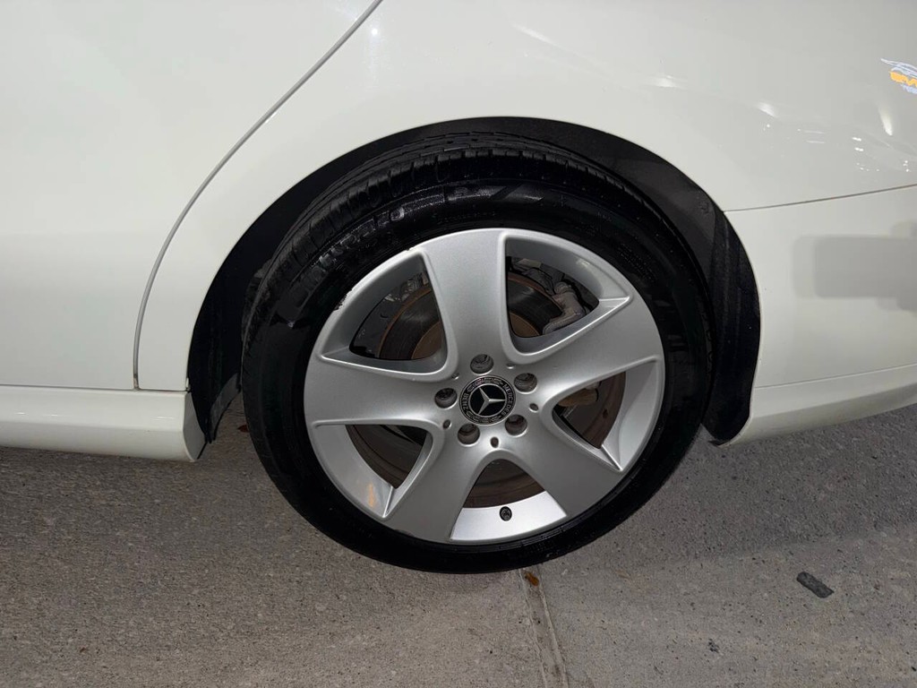 Mercedes-Benz CLA Vehicle Full-screen Gallery Image 36