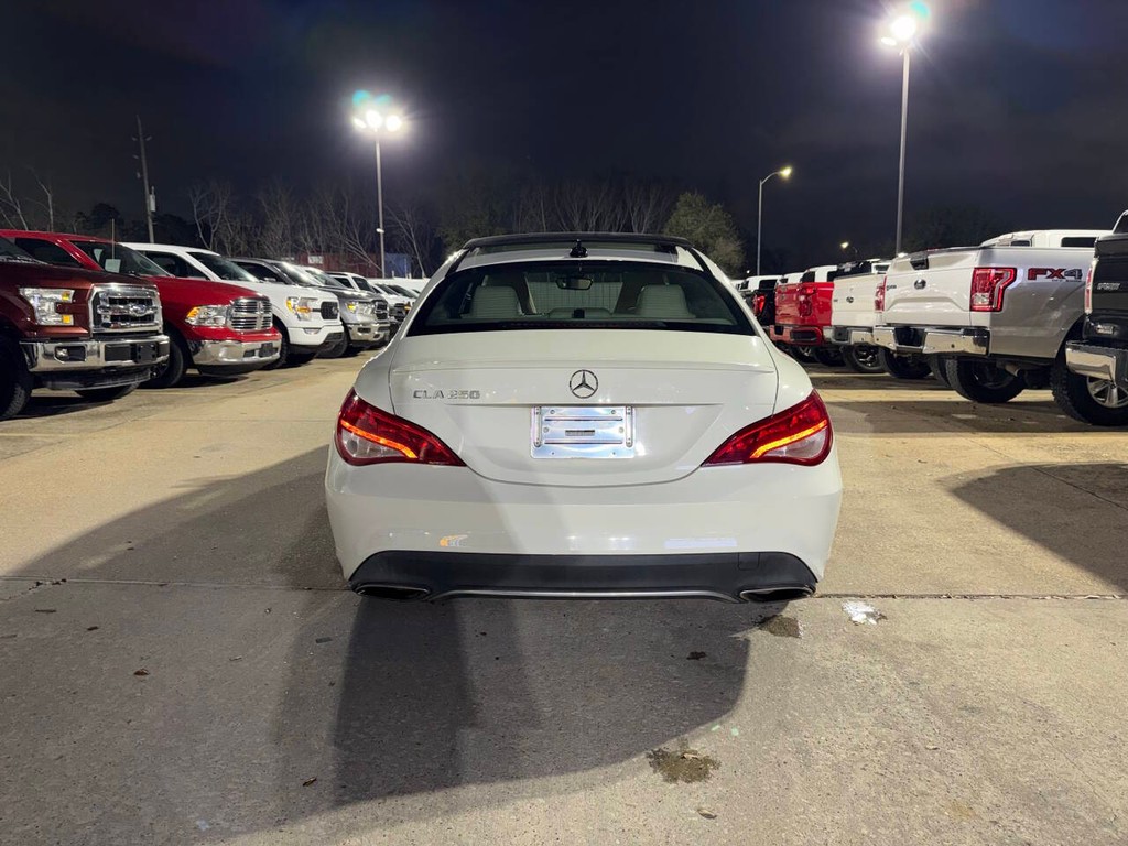 Mercedes-Benz CLA Vehicle Full-screen Gallery Image 39